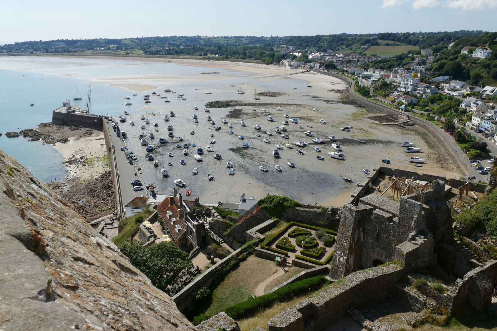 Panasonic Lumix DMC-FZ1000 sample photo. Jersey, castle, orgueil photography