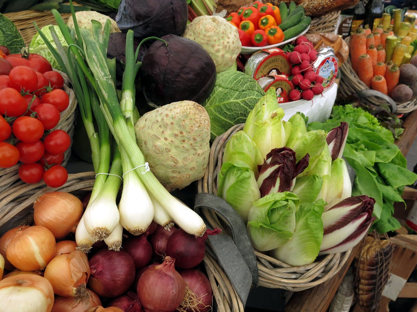 Canon PowerShot G15 sample photo. Vegetables, tomatoes, leek photography