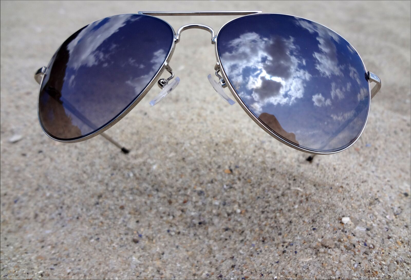 Sony Cyber-shot DSC-WX50 sample photo. Sun glasses, sand, reflection photography
