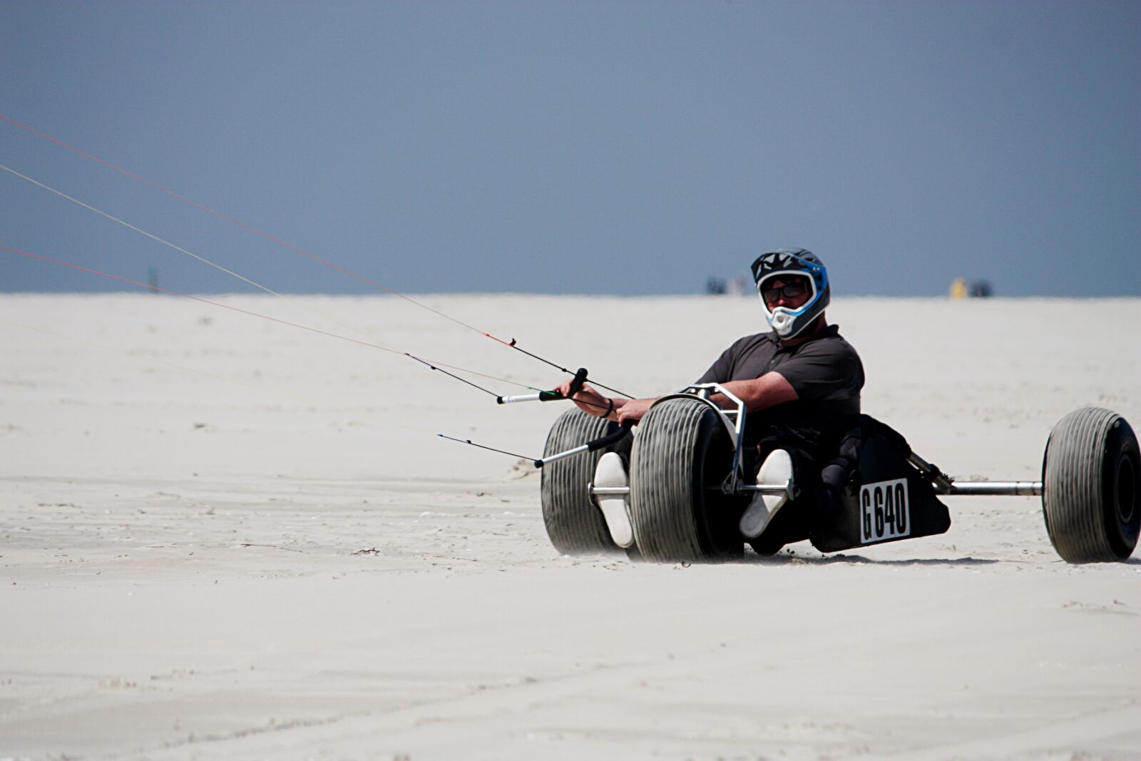 Canon EOS 450D (EOS Rebel XSi / EOS Kiss X2) sample photo. Borkum, beach, buggy photography