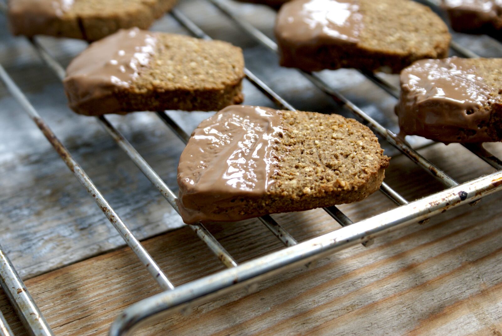 Sony Alpha DSLR-A100 sample photo. Cookies, chocolate, baking photography