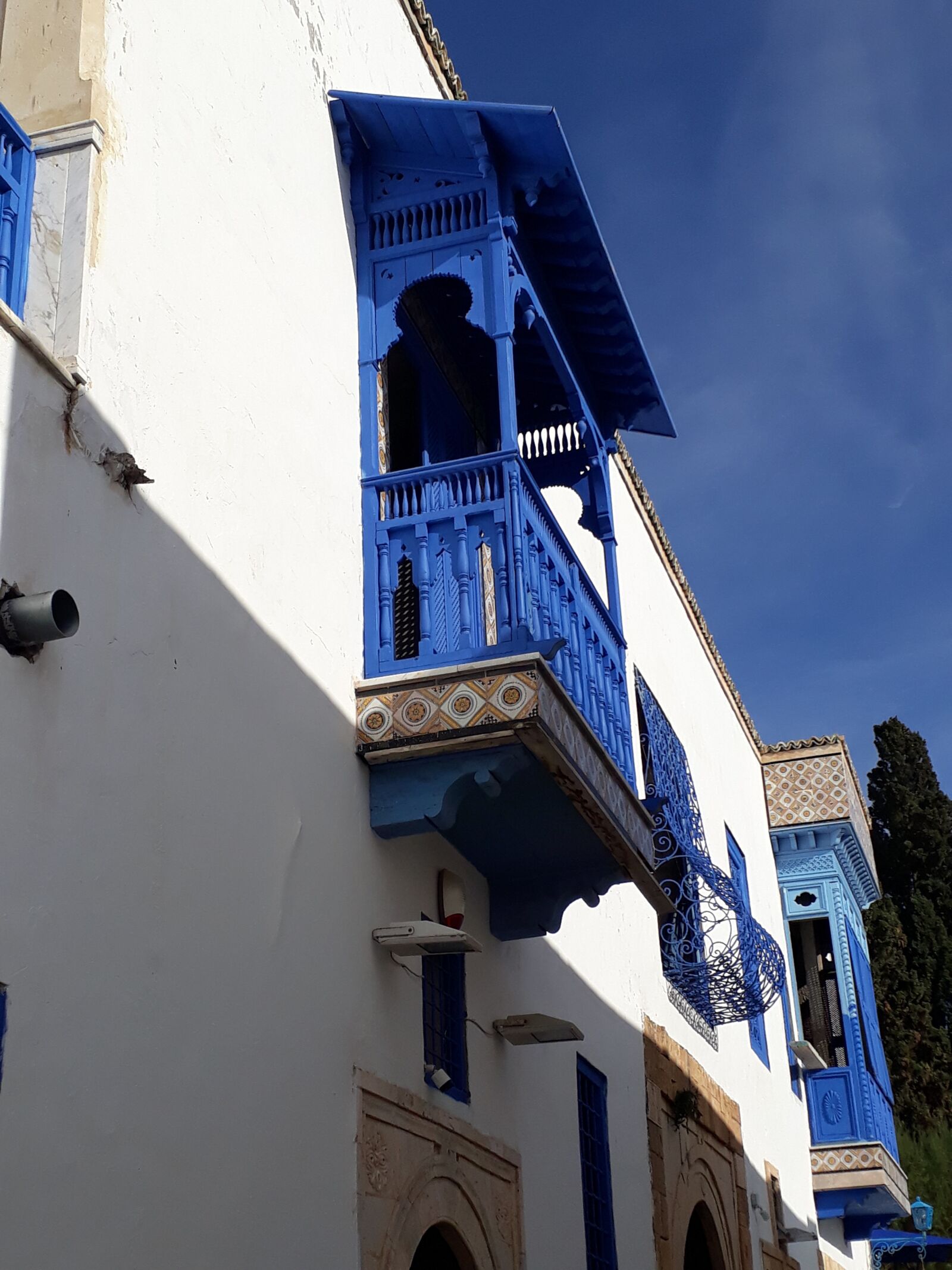 Samsung Galaxy A3(2017) sample photo. Tunisia, facade, color photography