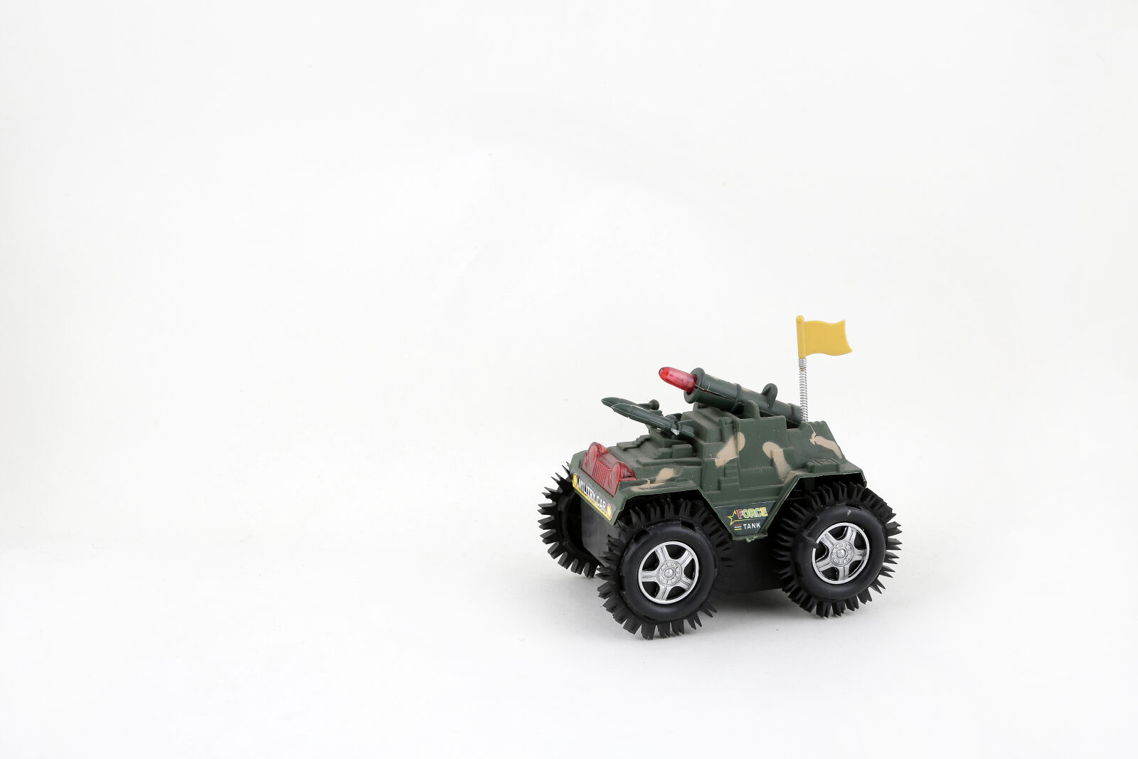 Canon EF 24-105mm F4L IS USM sample photo. Armor, camouflage, car, close photography