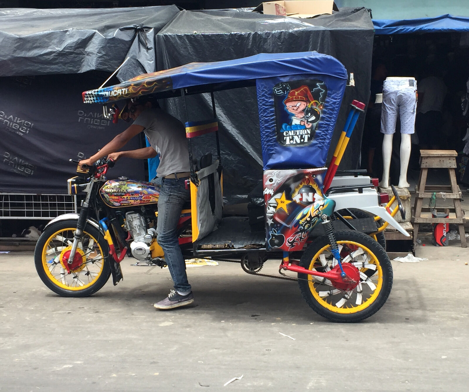 iPhone 6 back camera 4.15mm f/2.2 sample photo. Belen, market, iquitos, motobike photography
