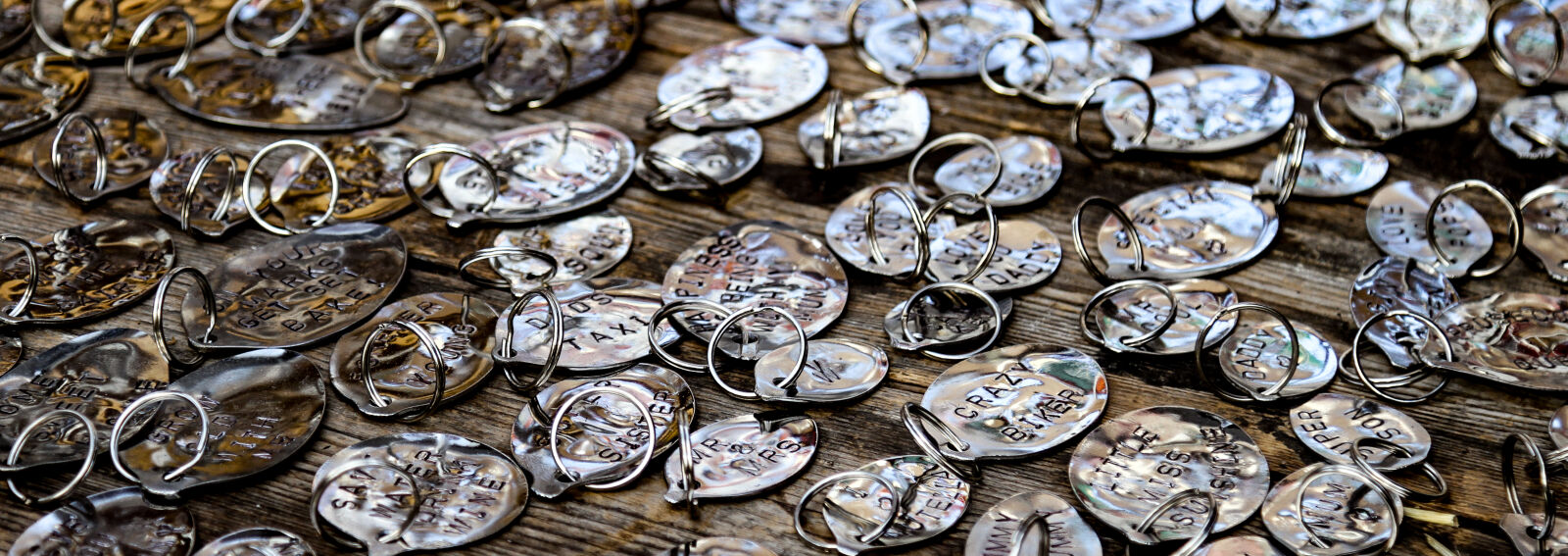 Canon EF 24-105mm F4L IS USM sample photo. Keyrings, personalised, reflection, silver photography