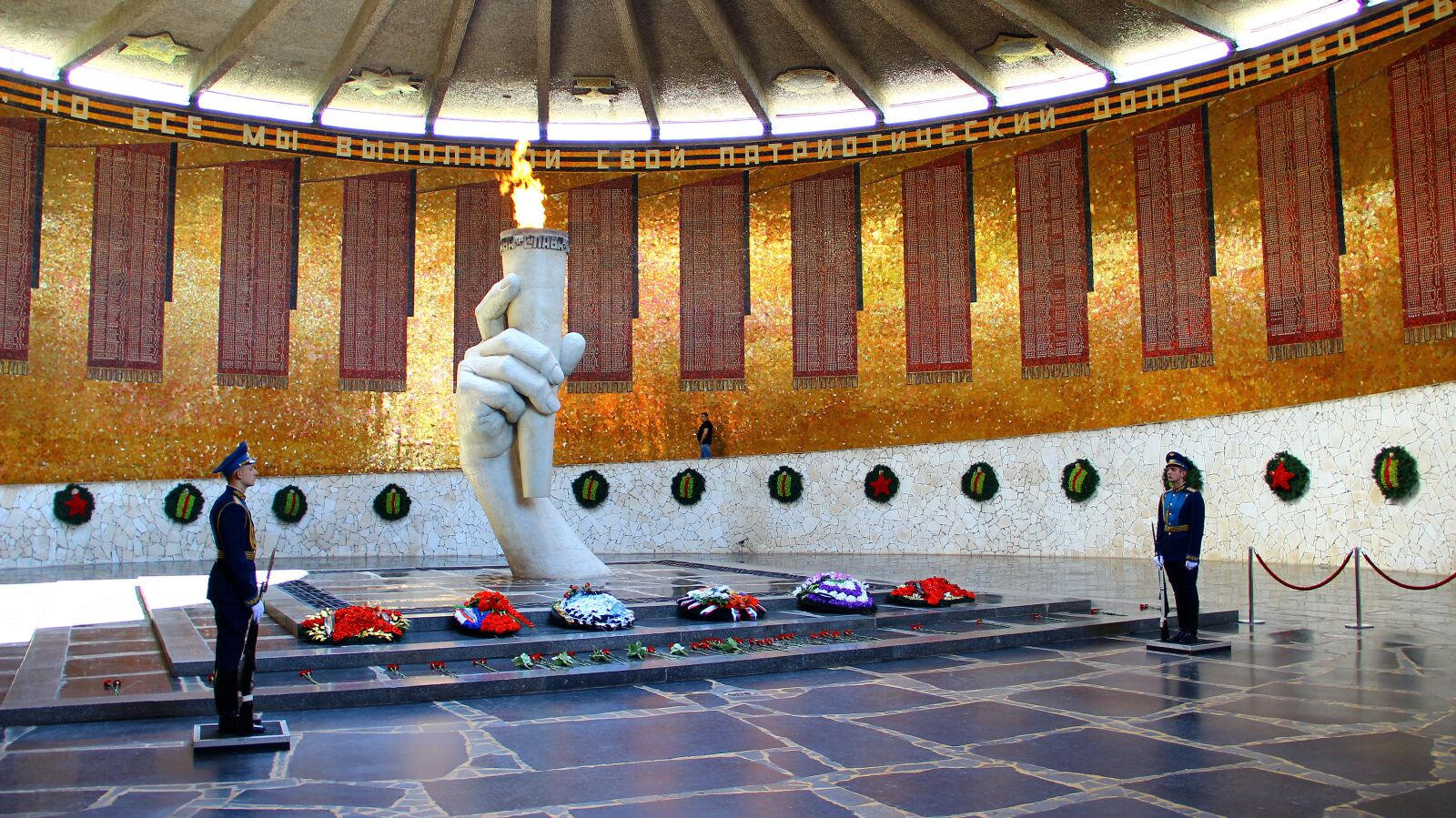 Canon EOS 600D (Rebel EOS T3i / EOS Kiss X5) sample photo. Volgograd, hall of military photography