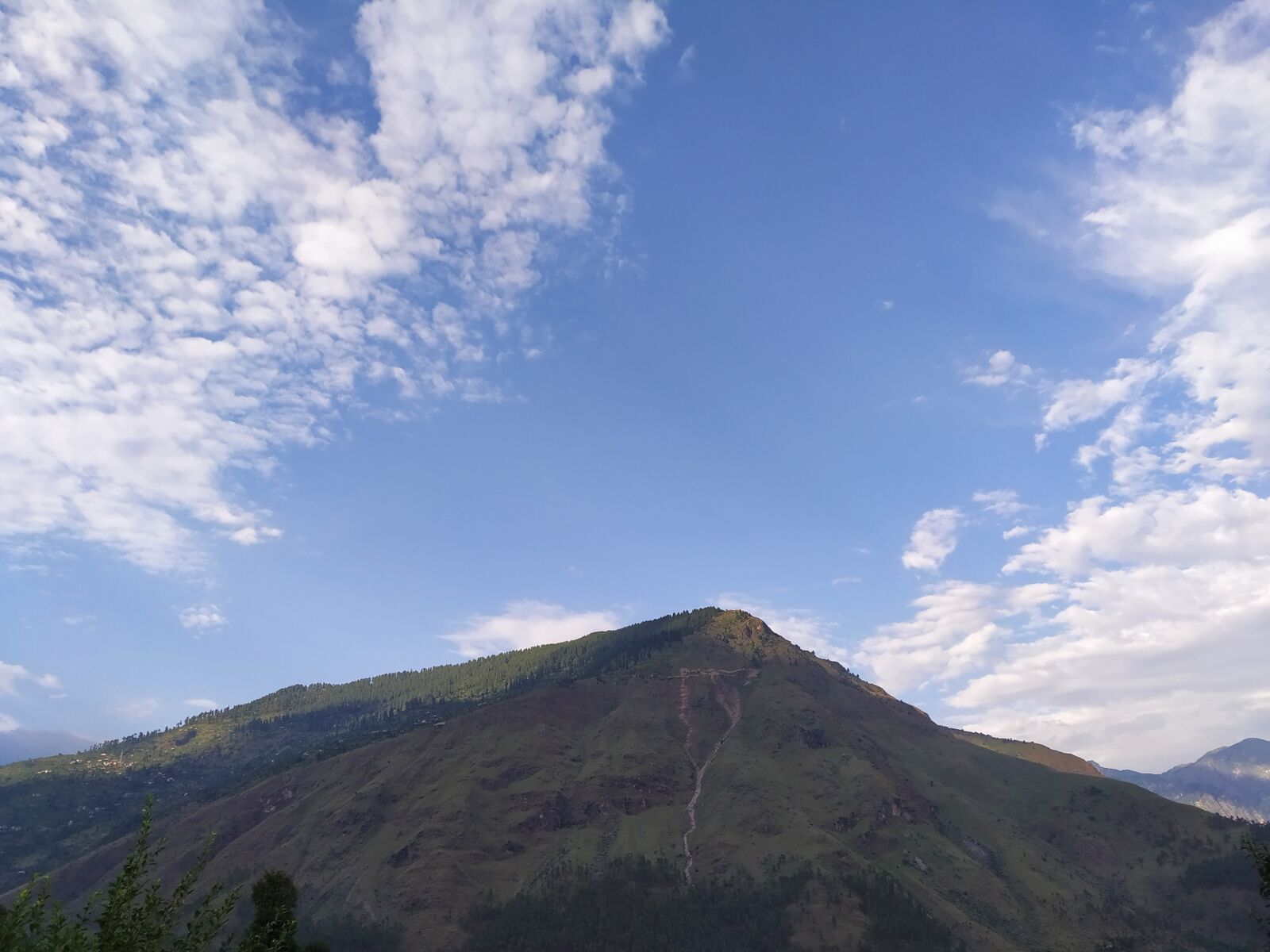 Xiaomi Redmi Note 7 sample photo. Hills, sky, white photography
