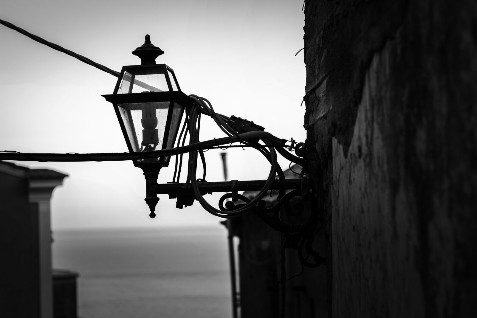 Canon EOS 700D (EOS Rebel T5i / EOS Kiss X7i) + Canon EF 50mm F1.8 II sample photo. Street, city, lamp photography