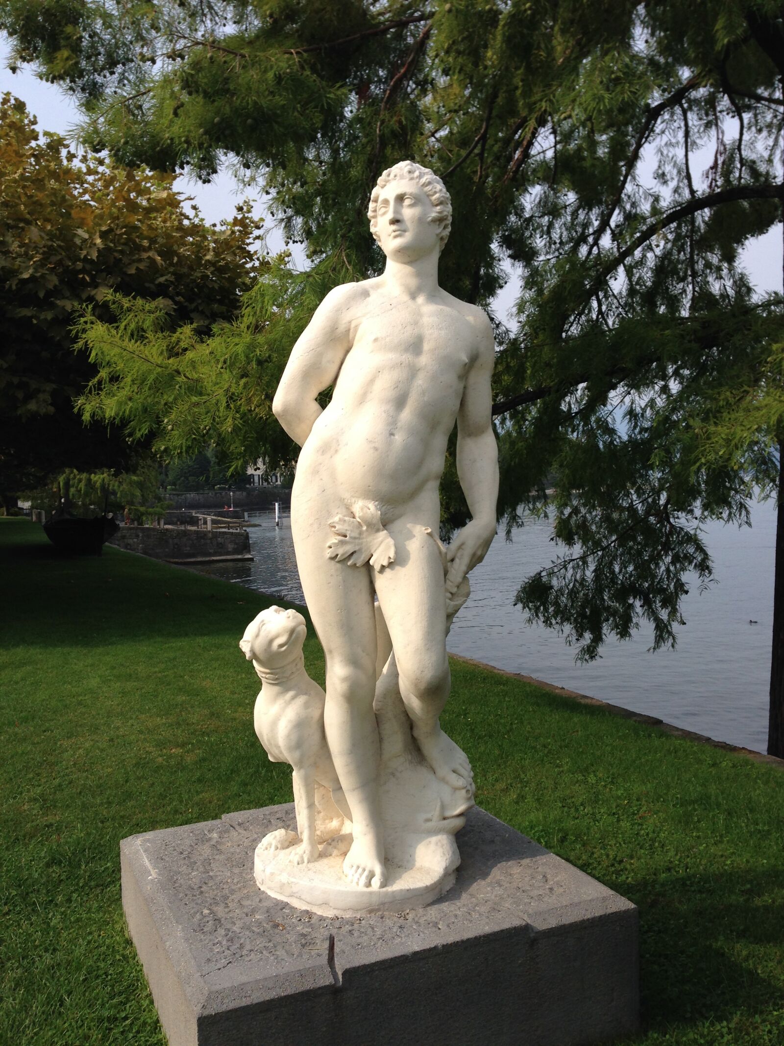 iPhone 5 back camera 4.12mm f/2.4 sample photo. Sculpture, naked man, dog photography