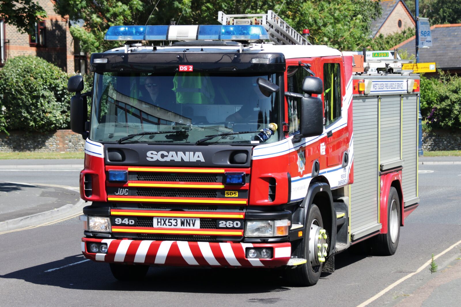 Canon EF 70-200mm F4L IS USM sample photo. Fire engine, fire tender photography