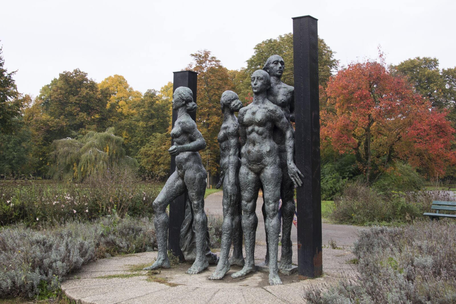 Canon EOS 60D sample photo. Leipzig, figures, bronze photography