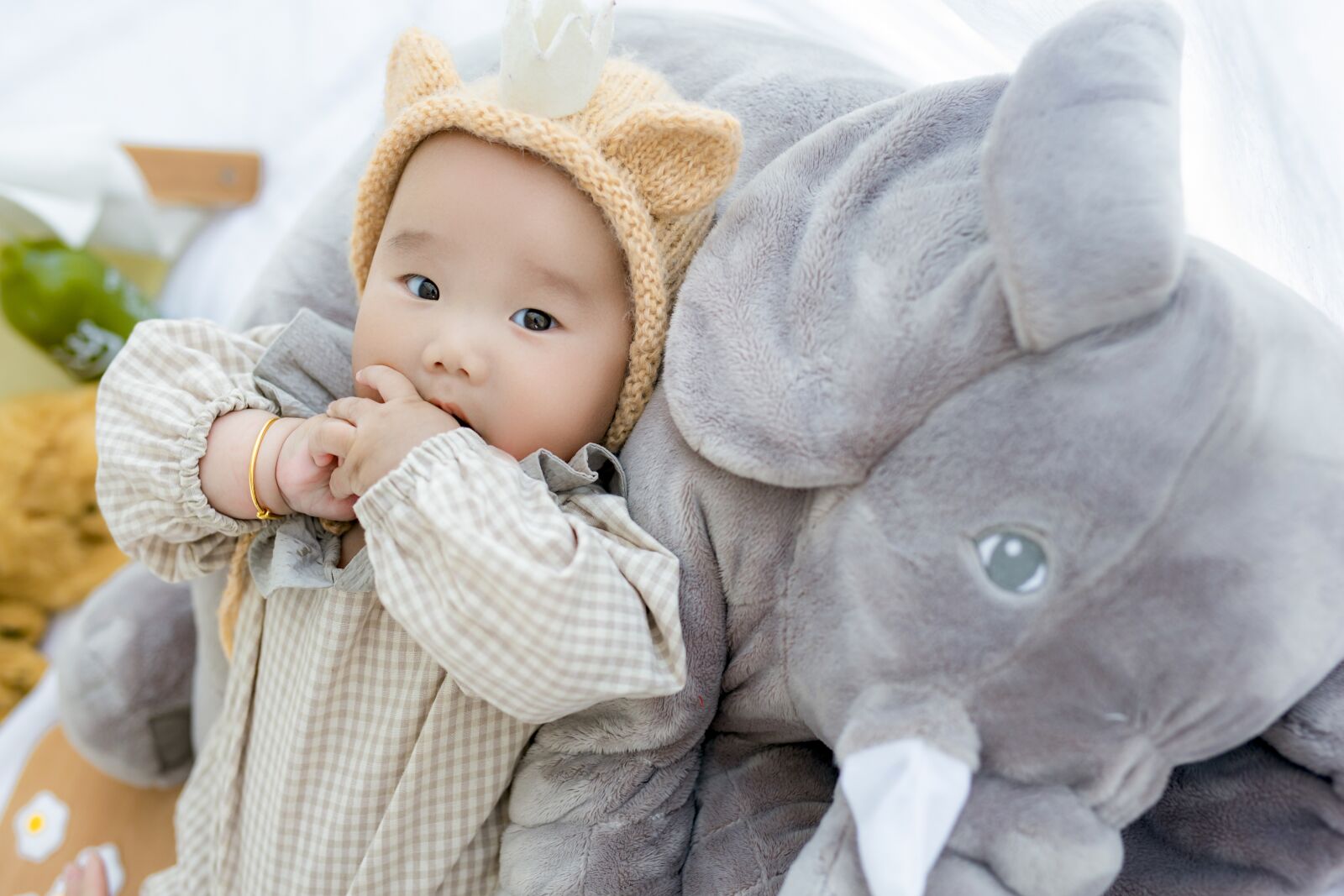 Canon EOS 6D sample photo. Baby, infant, stuffed toy photography