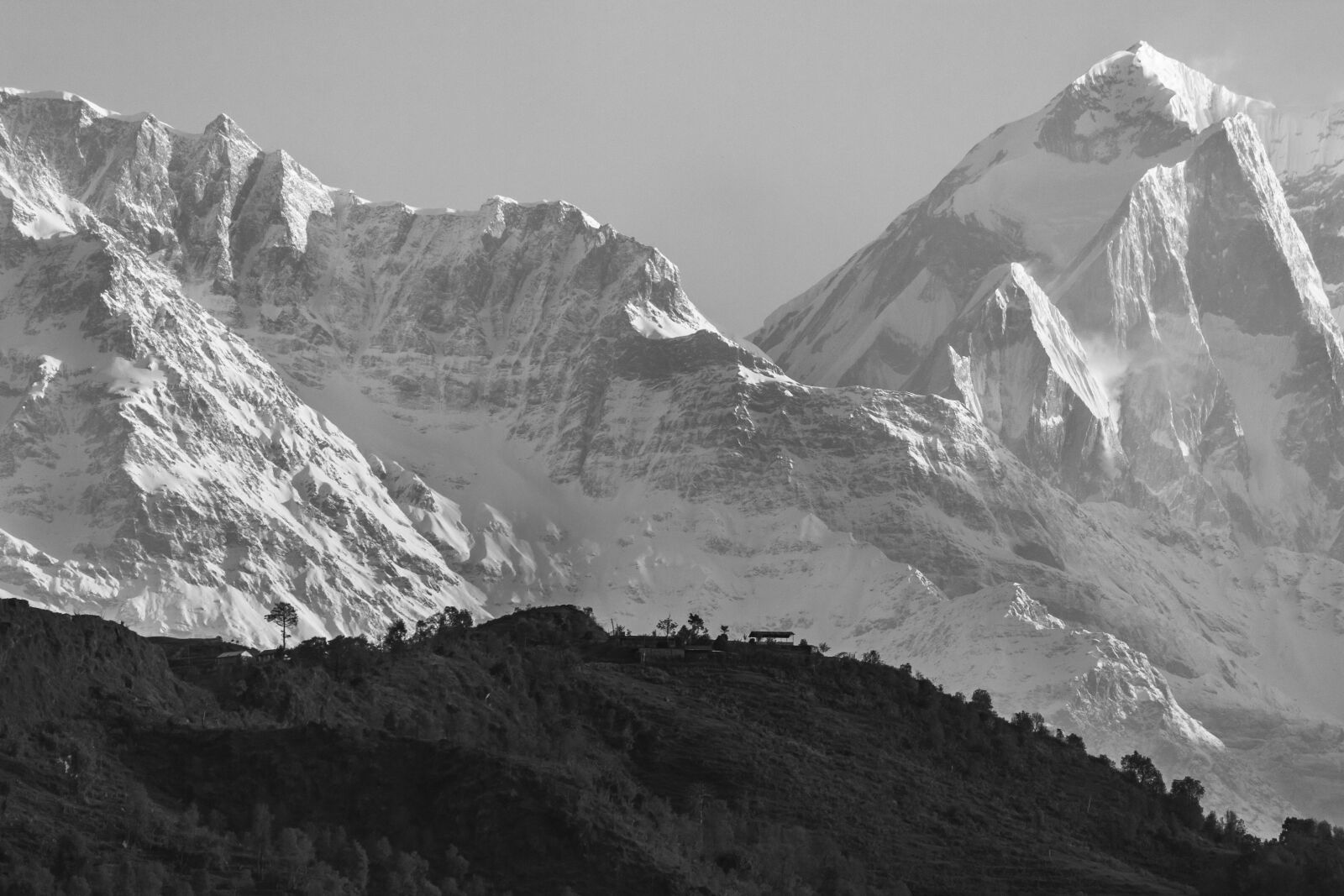 Canon EOS 550D (EOS Rebel T2i / EOS Kiss X4) + Canon EF-S 55-250mm F4-5.6 IS II sample photo. Nepal, himalayas, black photography