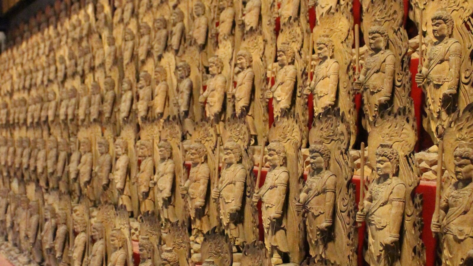 Canon EOS 100D (EOS Rebel SL1 / EOS Kiss X7) sample photo. Japan, statues, temple photography