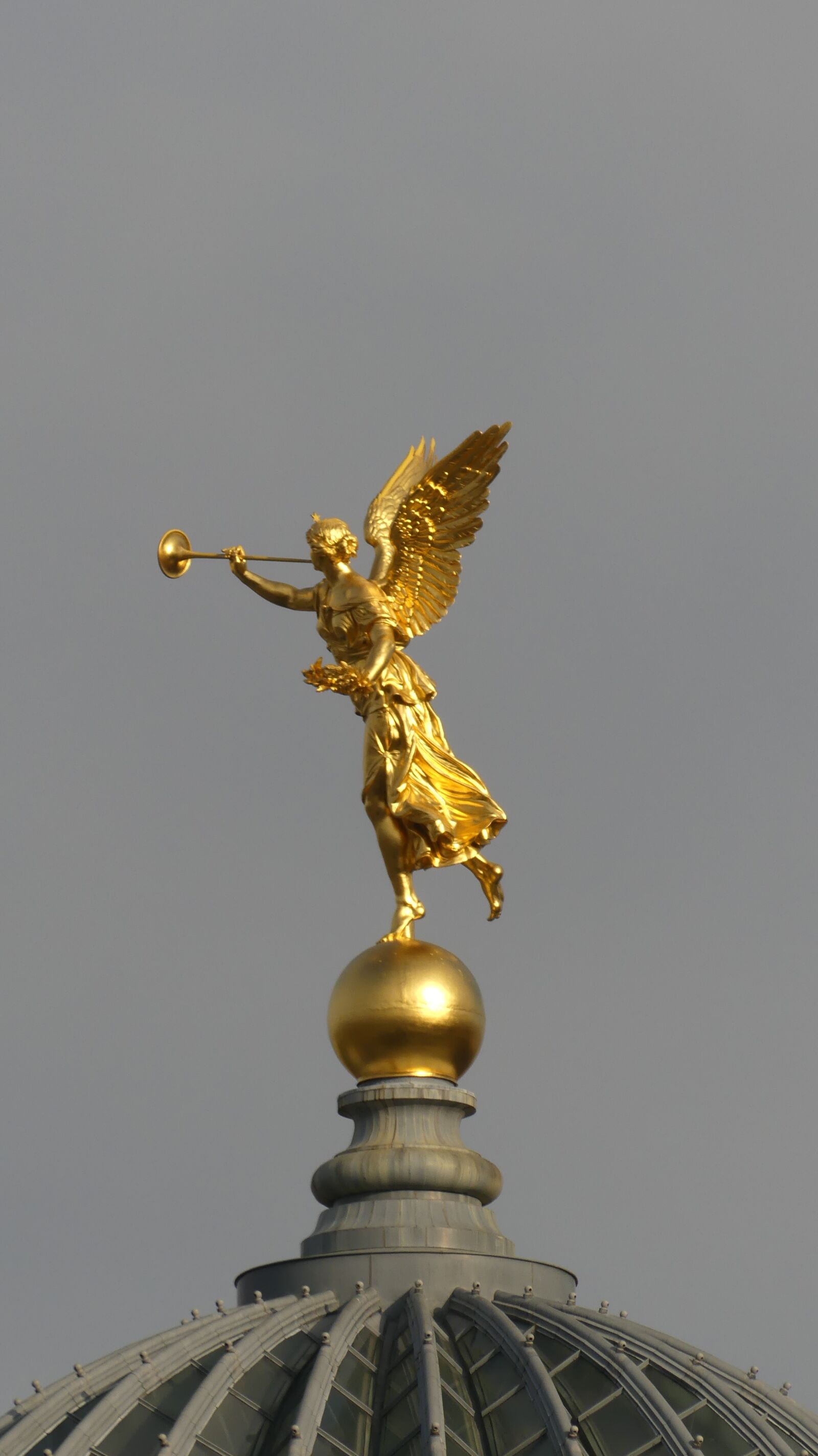 Panasonic Lumix DMC-FZ300 sample photo. Angel, gold, trombone photography