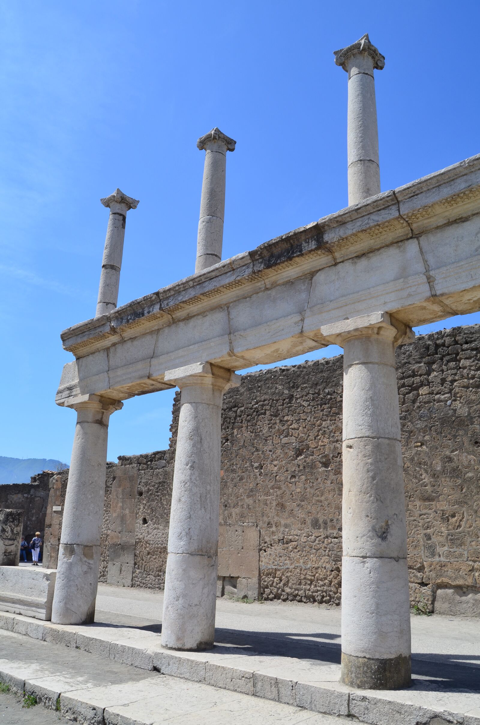 Nikon D5100 sample photo. Pompeii, columns, arcade photography