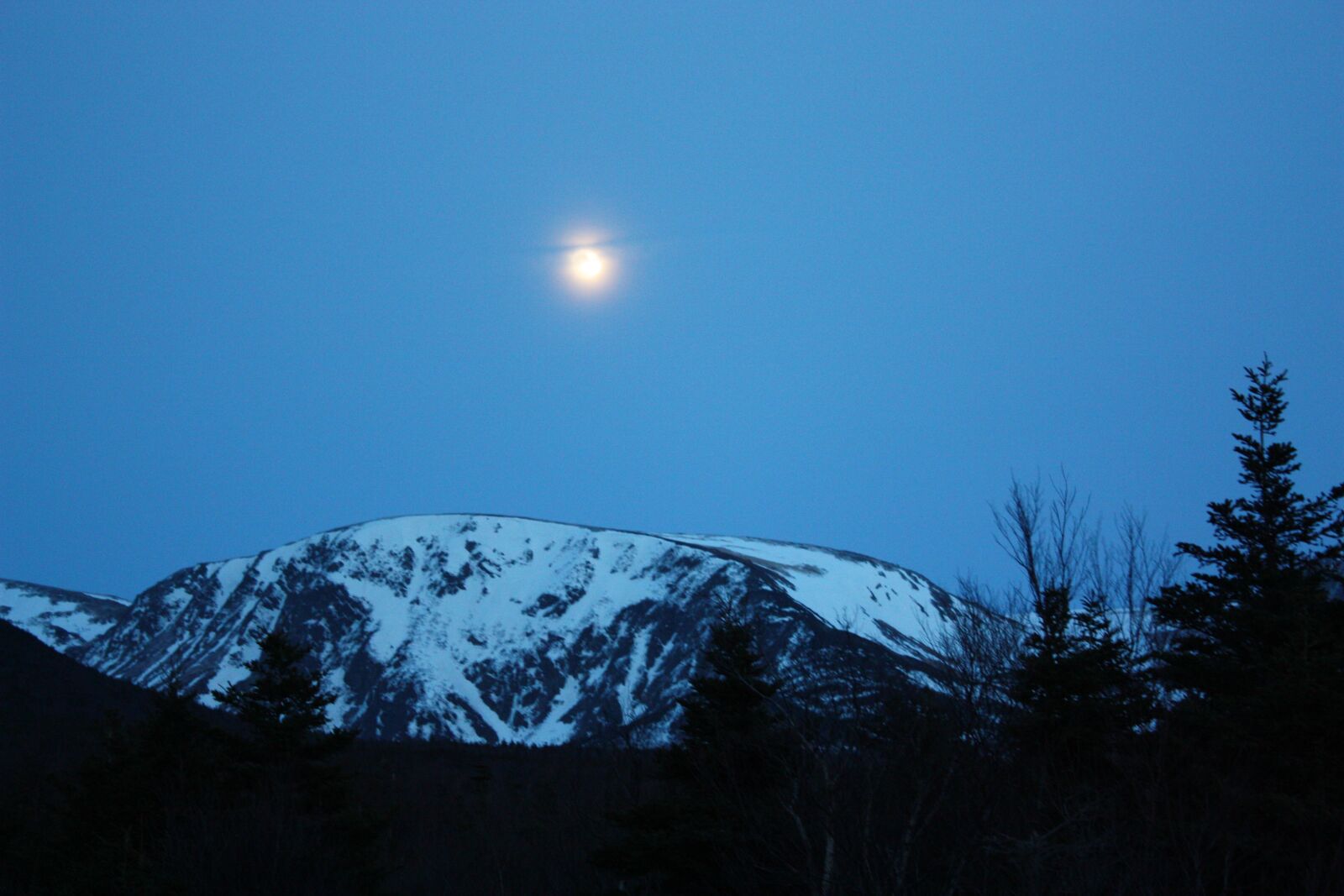 Canon EOS 450D (EOS Rebel XSi / EOS Kiss X2) sample photo. Mountain, moon, scenic photography