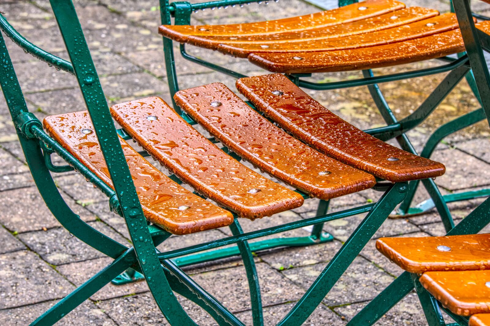 Sony a6000 sample photo. Chair, drop of water photography