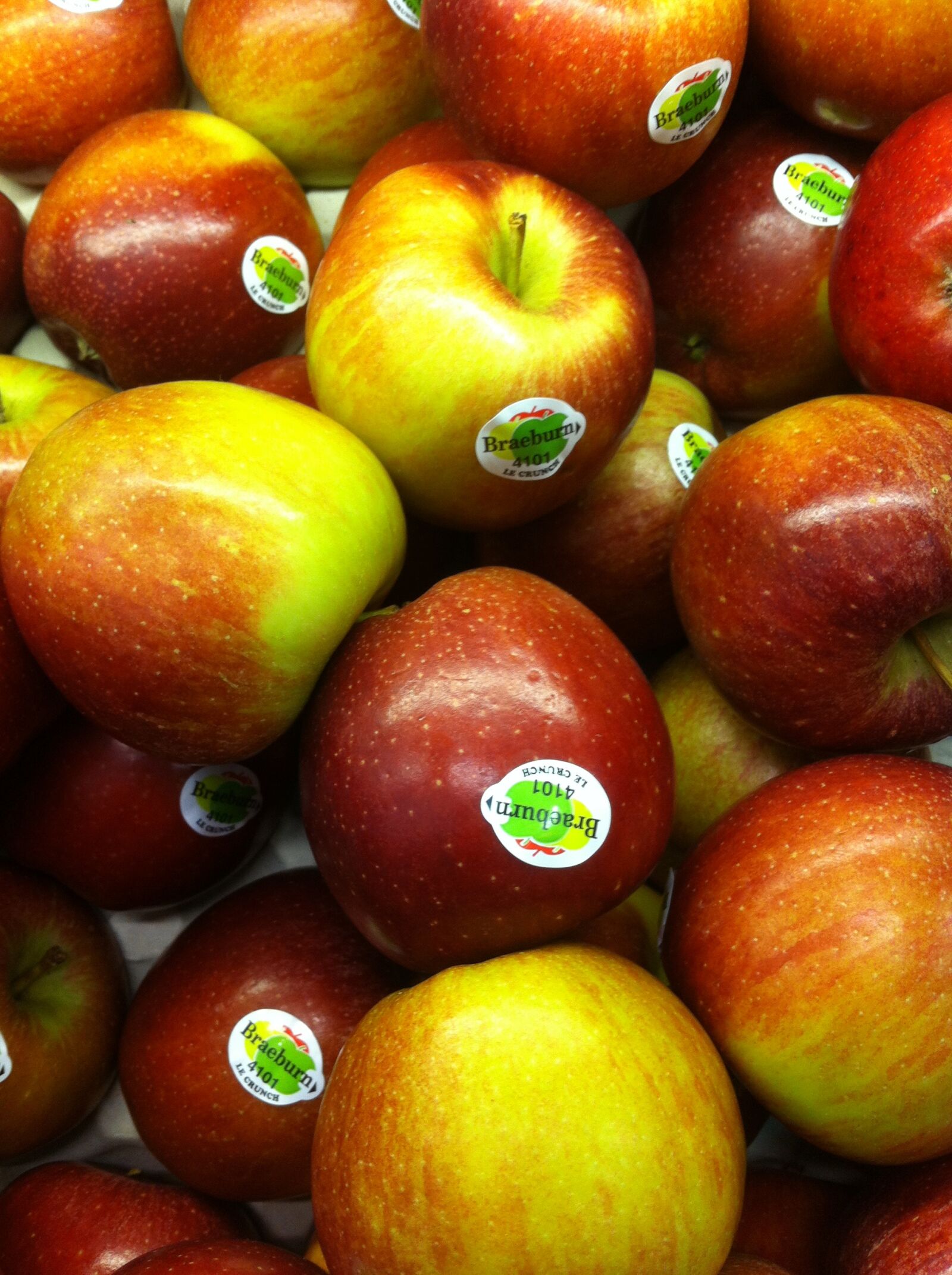 iPhone 4 back camera 3.85mm f/2.8 sample photo. Apples, healthy, fruit photography