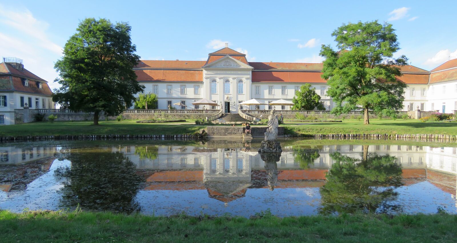 Canon PowerShot SX60 HS sample photo. Castle, pond, mirroring photography