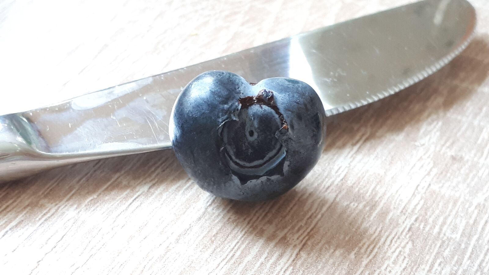Samsung Galaxy A5(2017) sample photo. Heart, fruit photography