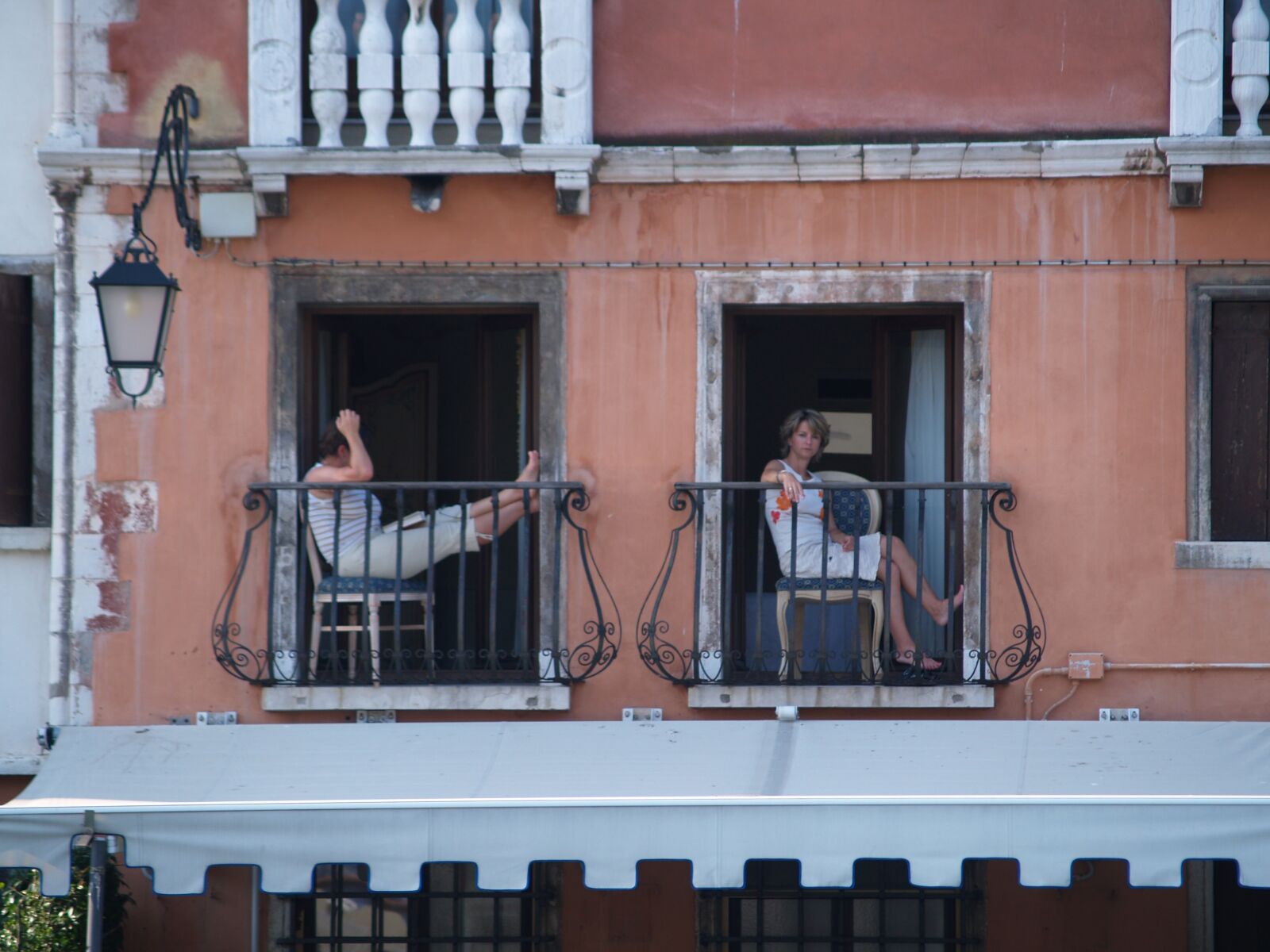 Olympus E-500 (EVOLT E-500) sample photo. Venice, siesta, rest photography
