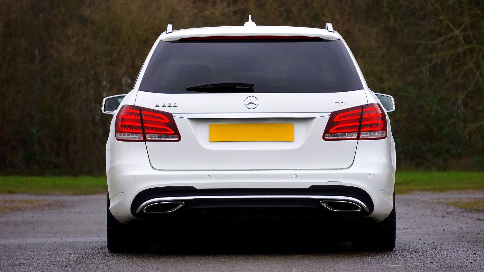 Sony Alpha NEX-5N + Sony E 55-210mm F4.5-6.3 OSS sample photo. Mercedes-benz, car, transport photography