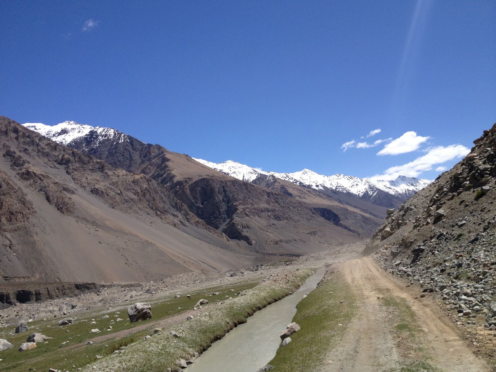 iPhone 4S back camera 4.28mm f/2.4 sample photo. Mountains, landscape, pakistan photography