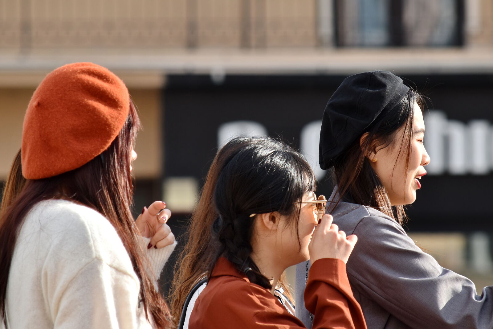 Nikon D5500 sample photo. Friends, group, side view photography