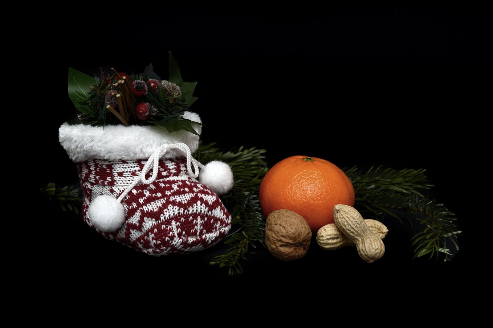 Nikon D7100 sample photo. Nicholas shoe, christmas time photography