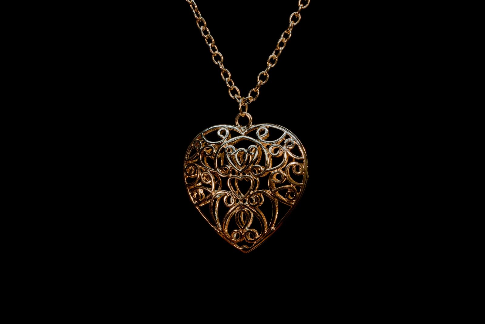 Canon EF-S 24mm F2.8 STM sample photo. Pendant, ornament, suspension photography