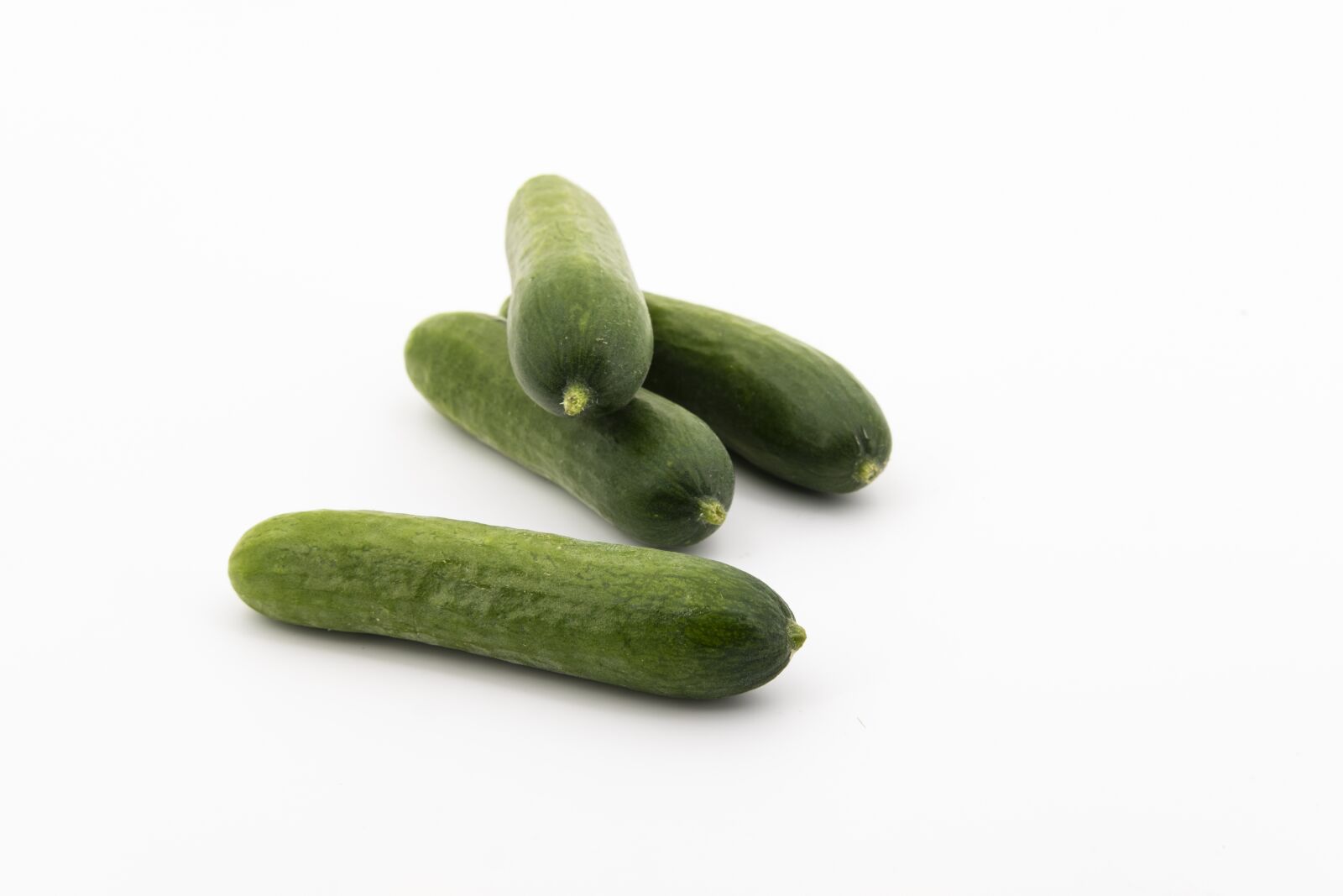 Fujifilm X-T2 + Fujifilm XF 35mm F2 R WR sample photo. Cucumber, garden cucumber, guckummer photography