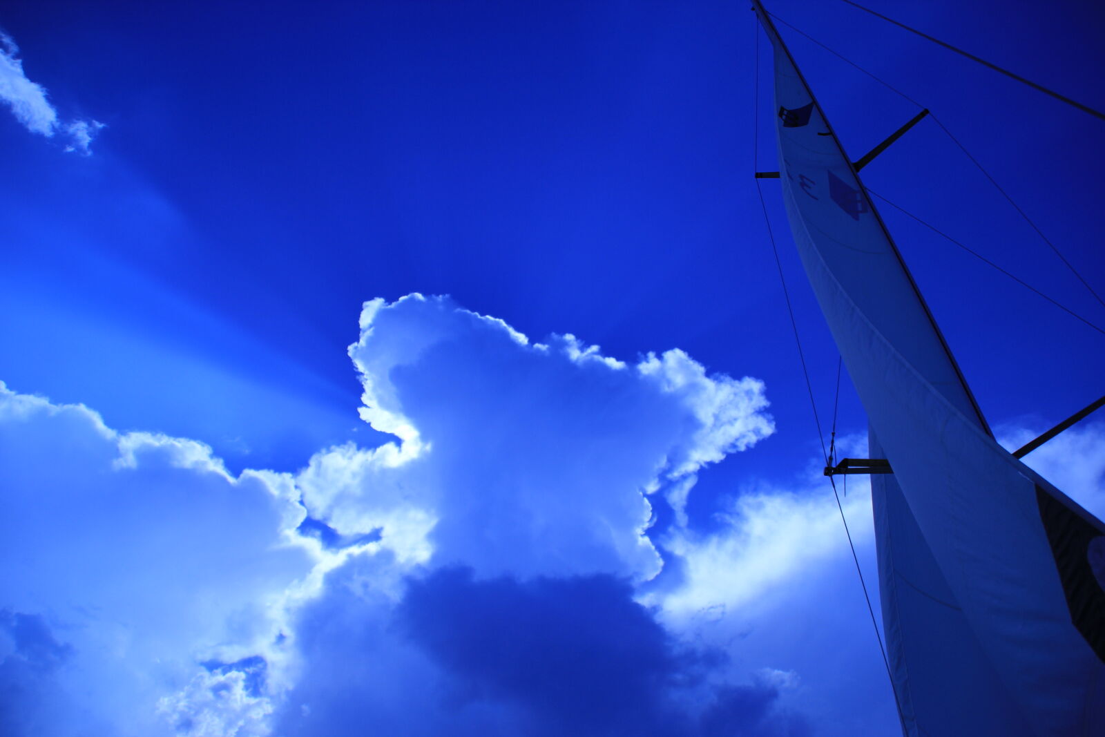 Tamron AF 18-200mm F3.5-6.3 XR Di II LD Aspherical (IF) Macro sample photo. Cloud, clouds, sail, sailing photography