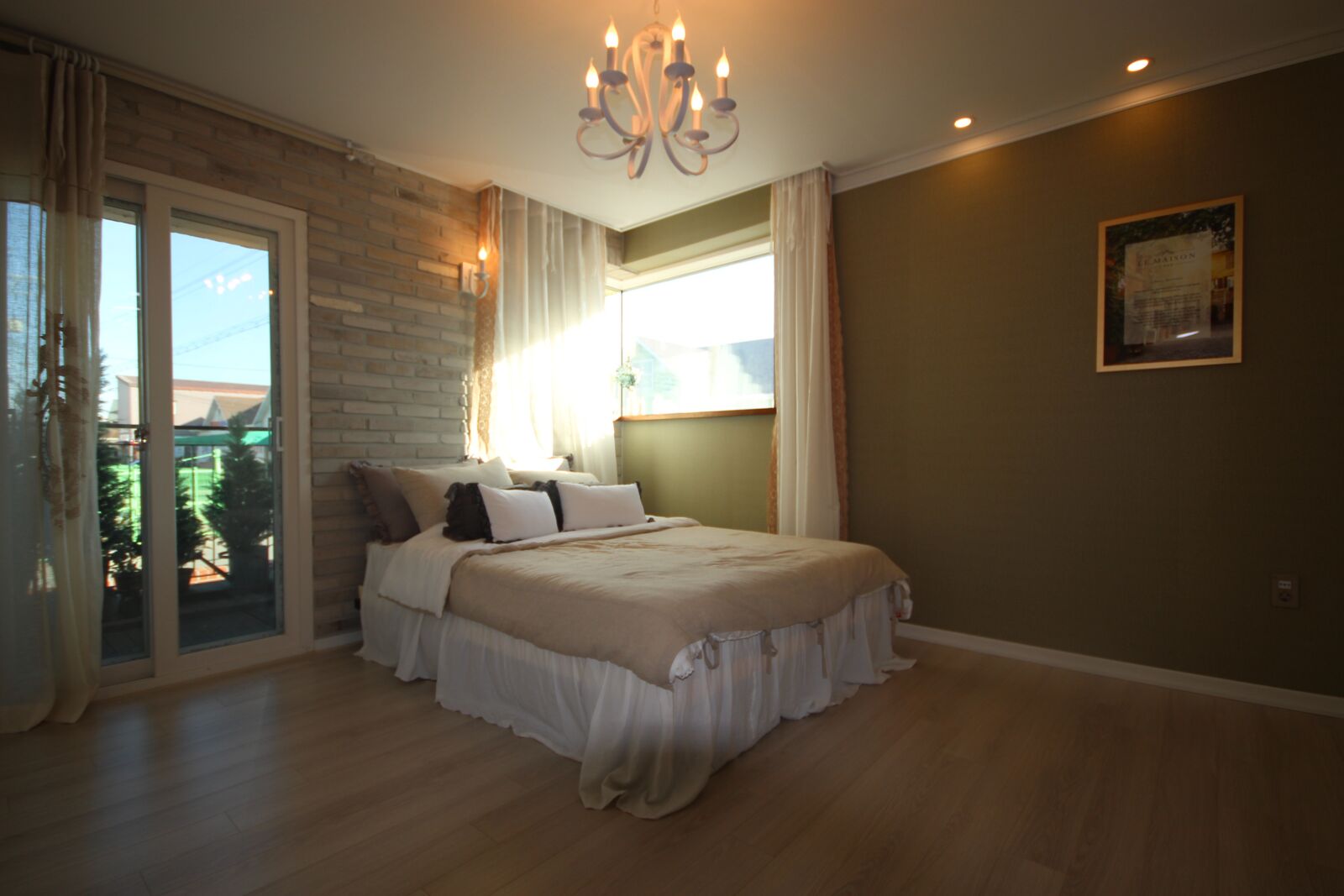 Canon EOS 100D (EOS Rebel SL1 / EOS Kiss X7) sample photo. Bedroom, lighting, room photography