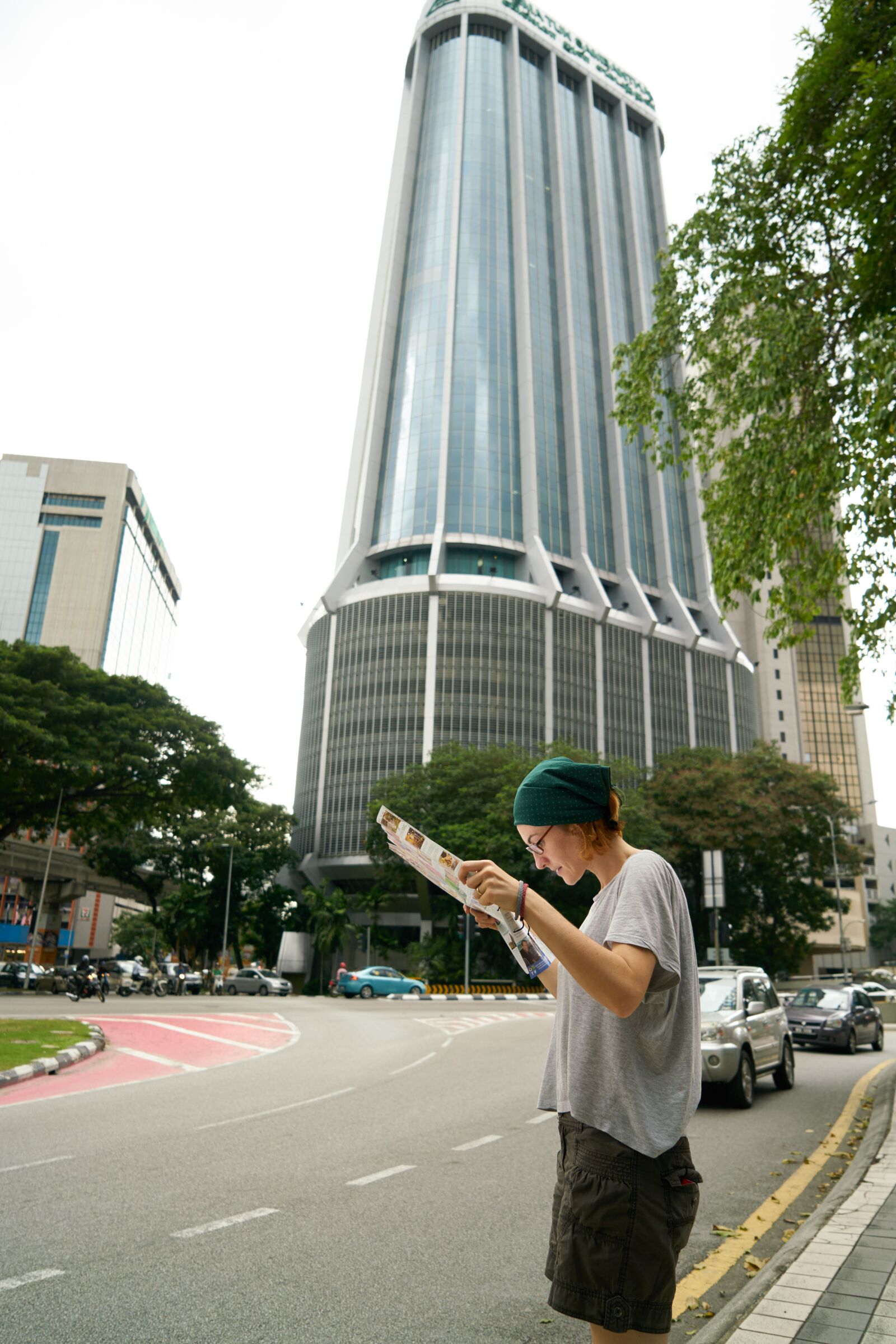 Sony a7R II sample photo. Tourist, map, woman photography