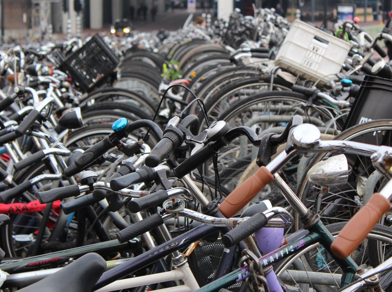 Canon EOS 650D (EOS Rebel T4i / EOS Kiss X6i) sample photo. Parking, bikes, metal photography