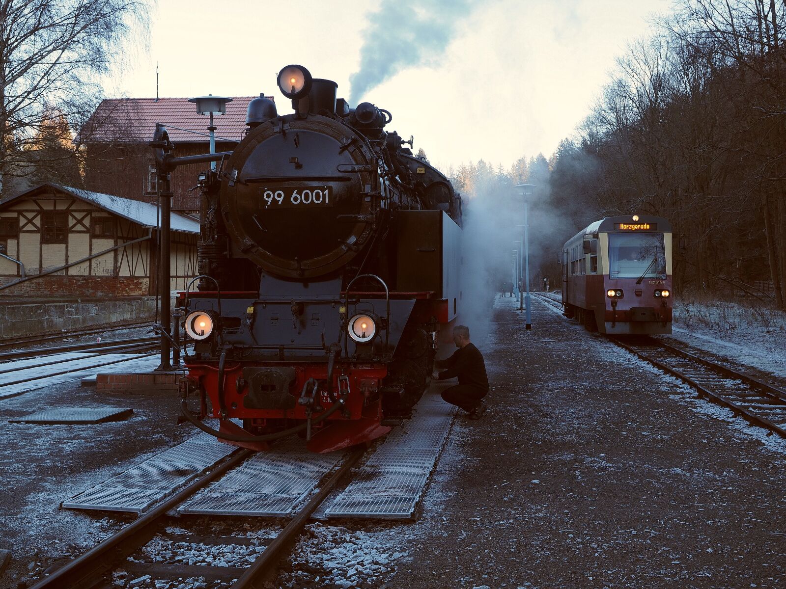 Olympus OM-D E-M1 + Olympus M.Zuiko Digital ED 12-40mm F2.8 Pro sample photo. Winter, hsb, harz narrow photography