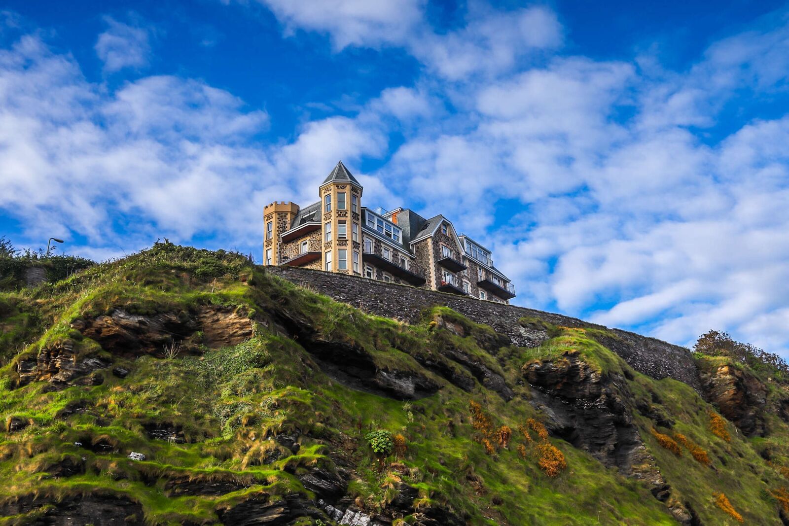 Canon EF 16-35mm F2.8L II USM sample photo. Building, house, reef photography