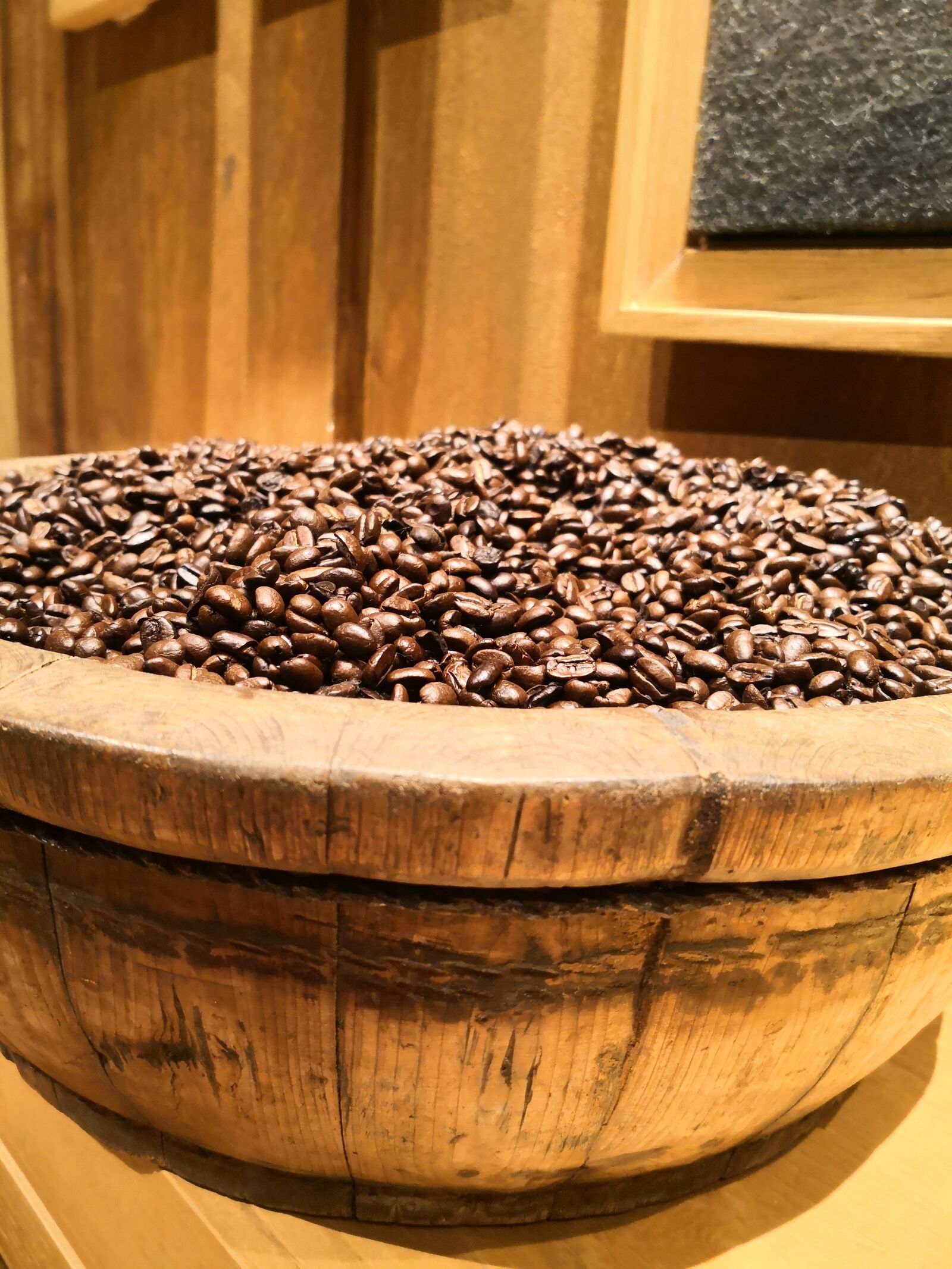 HUAWEI Mate 10 Pro sample photo. Coffee grain, coffee bean photography