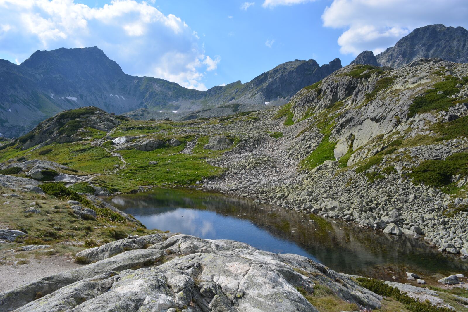 Nikon D5200 sample photo. Zbojnicka cottage, pleso, lake photography