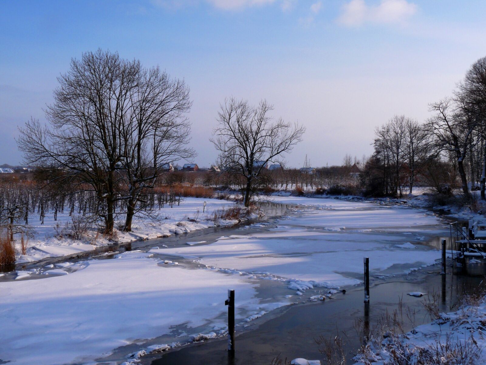 Panasonic Lumix DMC-FZ28 sample photo. L he, ice, old photography
