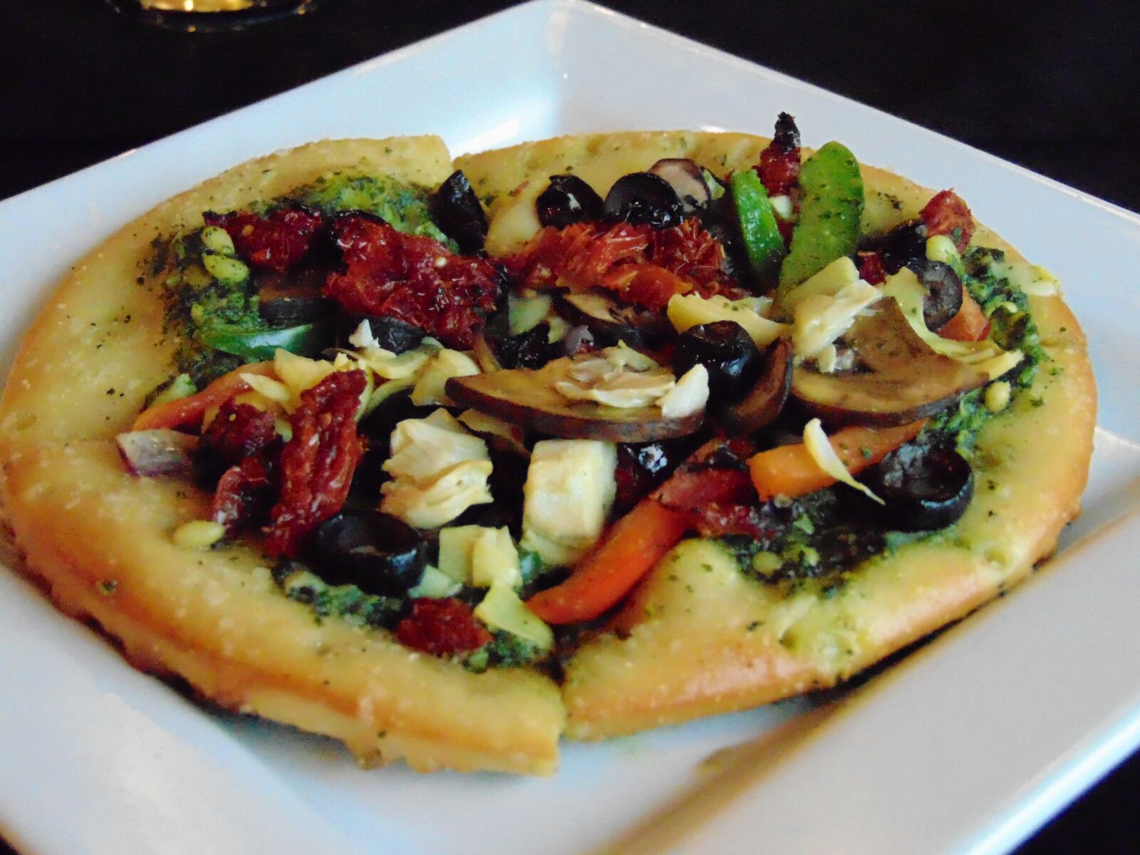 Sony Cyber-shot DSC-H300 sample photo. Small, gourmet, pizza photography