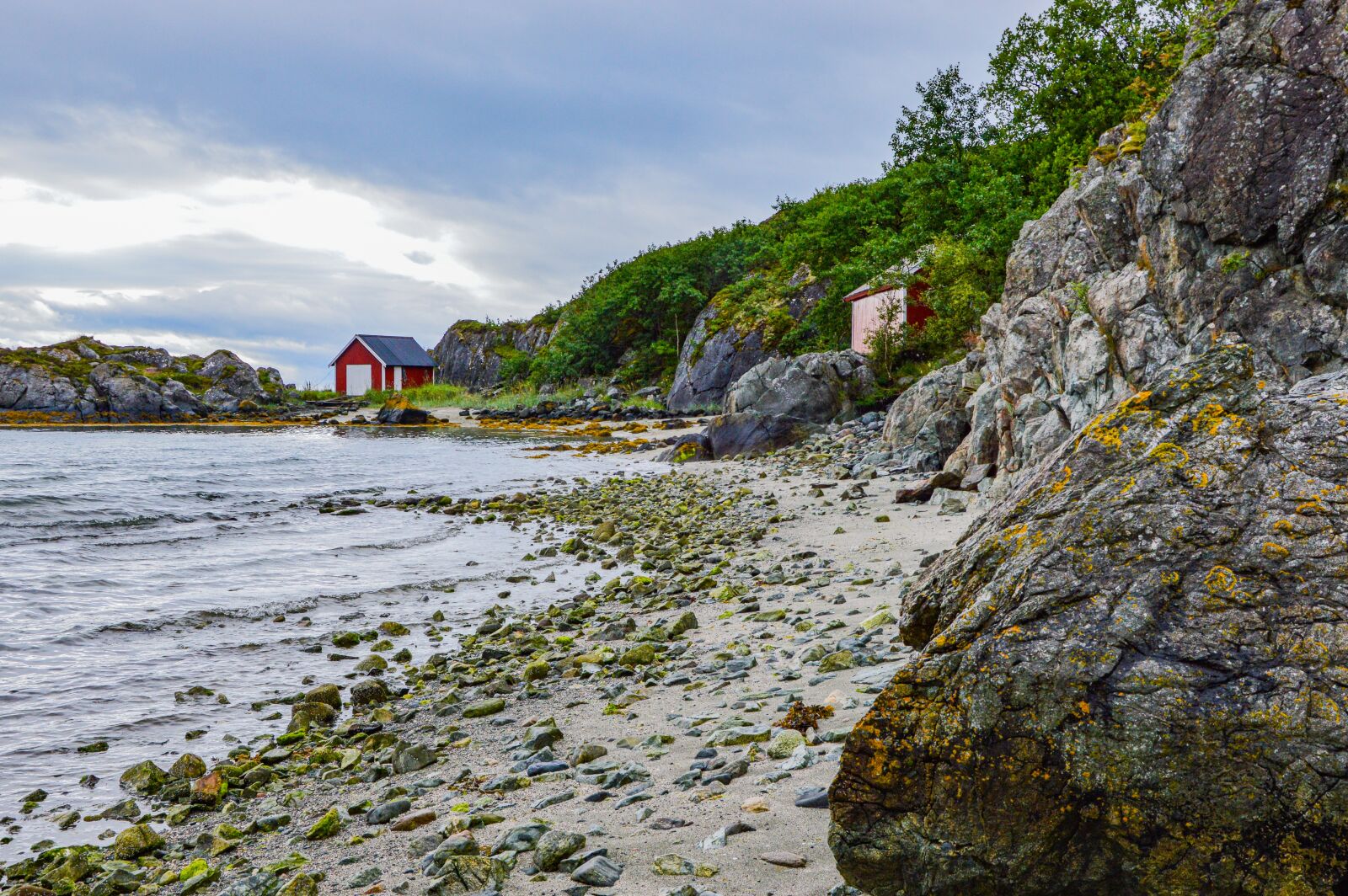 Nikon D3200 sample photo. Beach, hut, sea photography