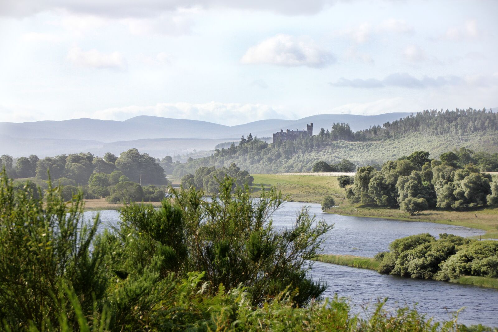 Canon EOS 550D (EOS Rebel T2i / EOS Kiss X4) sample photo. Scotland, landscape, clouds photography