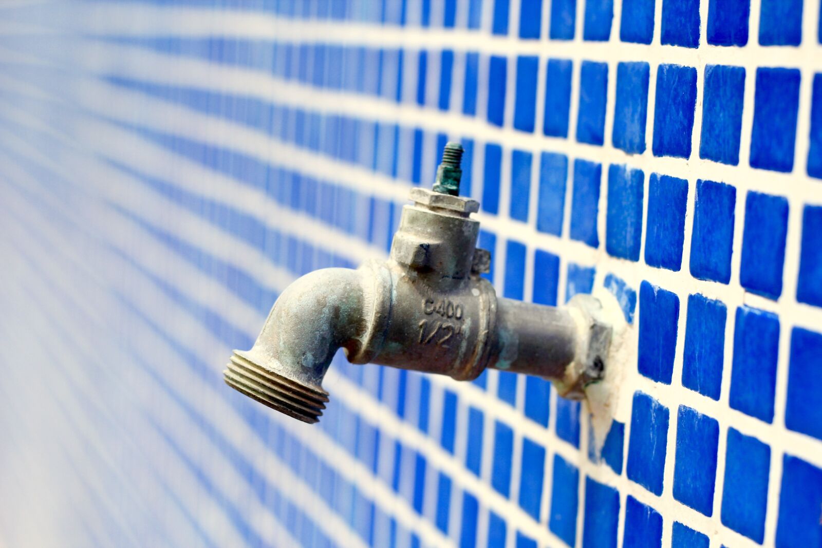 Canon EOS 550D (EOS Rebel T2i / EOS Kiss X4) sample photo. Faucet, water, hahn photography