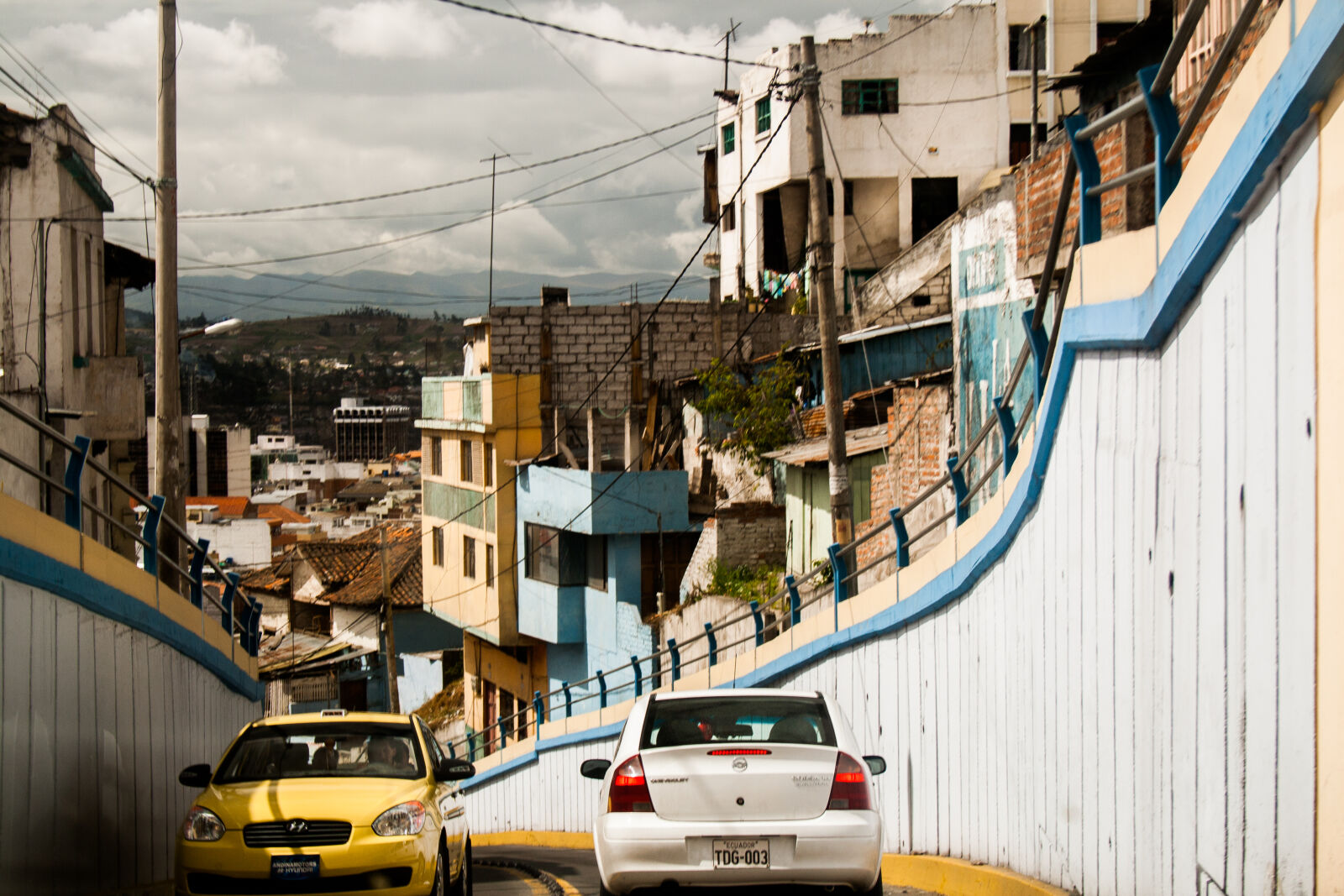 Canon EF-S 18-55mm F3.5-5.6 II sample photo. Ambato, car, cars, ecuador photography