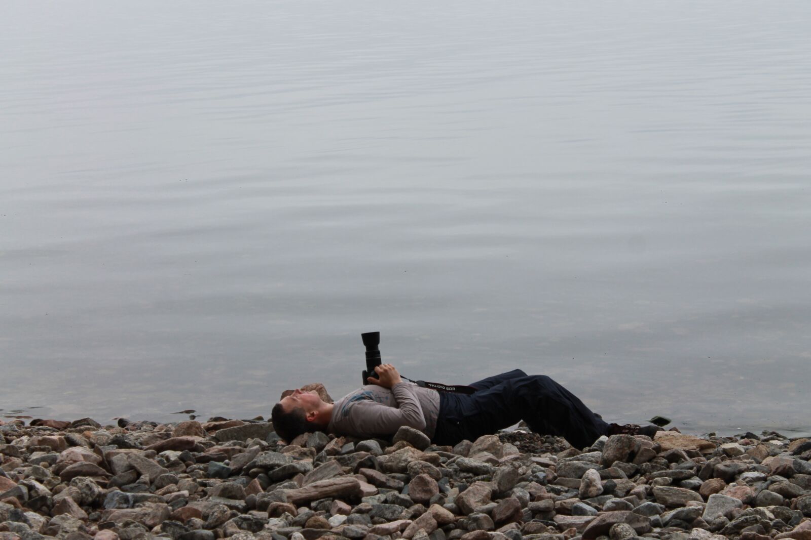 Canon EOS 1100D (EOS Rebel T3 / EOS Kiss X50) sample photo. Baikal, tired photographer, shore photography