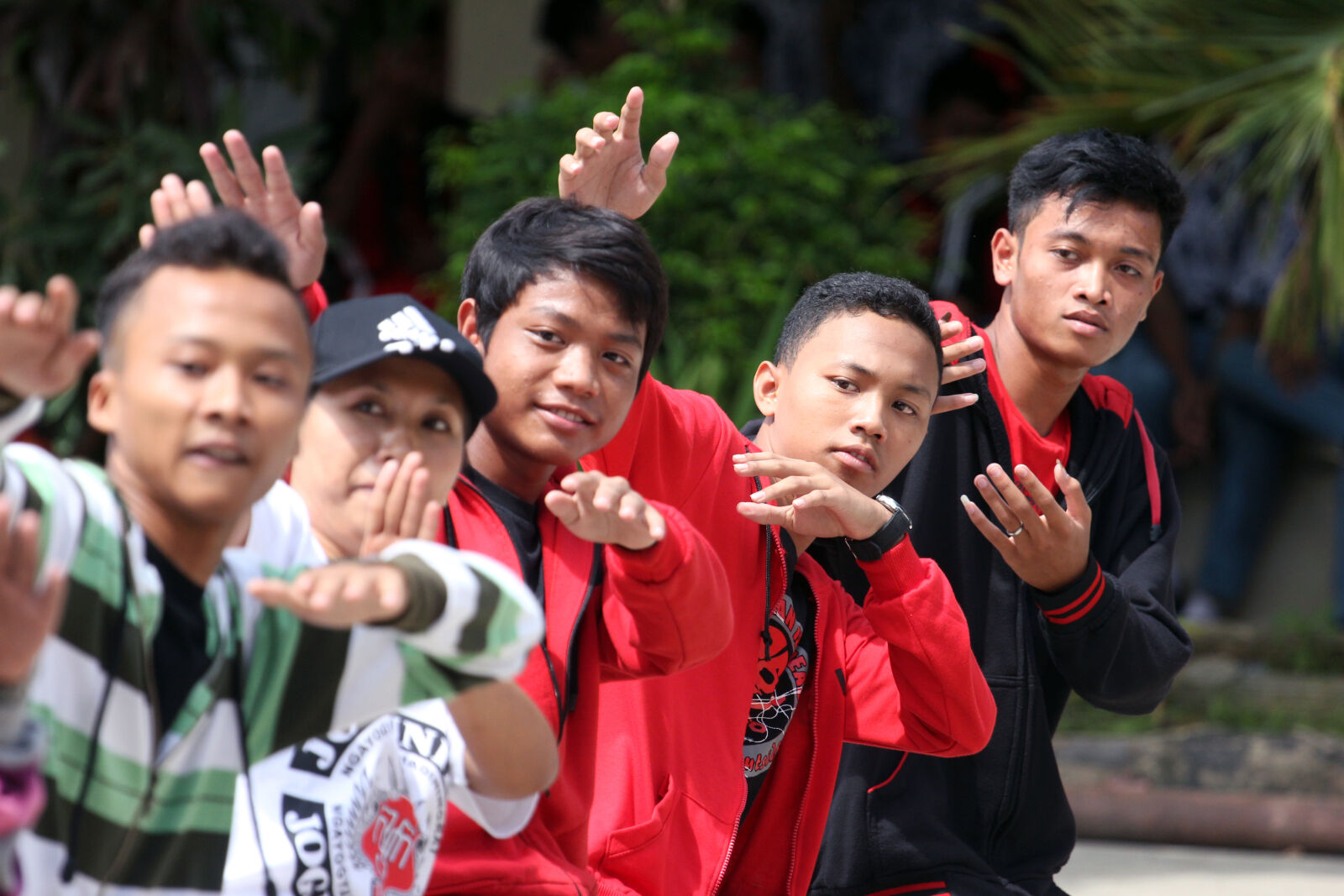 Canon EOS 550D (EOS Rebel T2i / EOS Kiss X4) sample photo. Boys, dancers photography