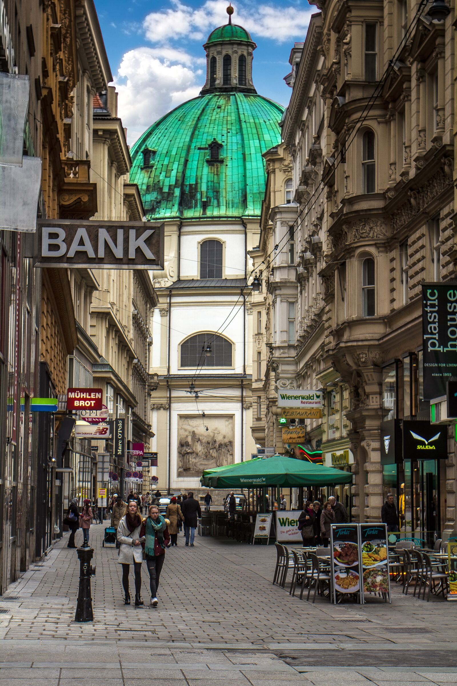 Canon EOS 600D (Rebel EOS T3i / EOS Kiss X5) sample photo. Vienna, historic center, road photography