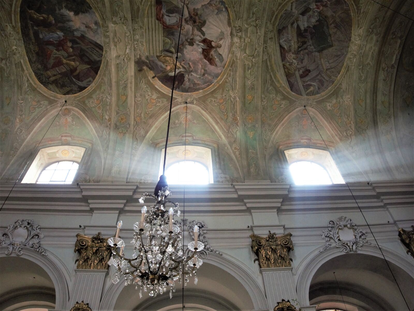 Sony a6000 sample photo. Church, sunbeam, architecture photography
